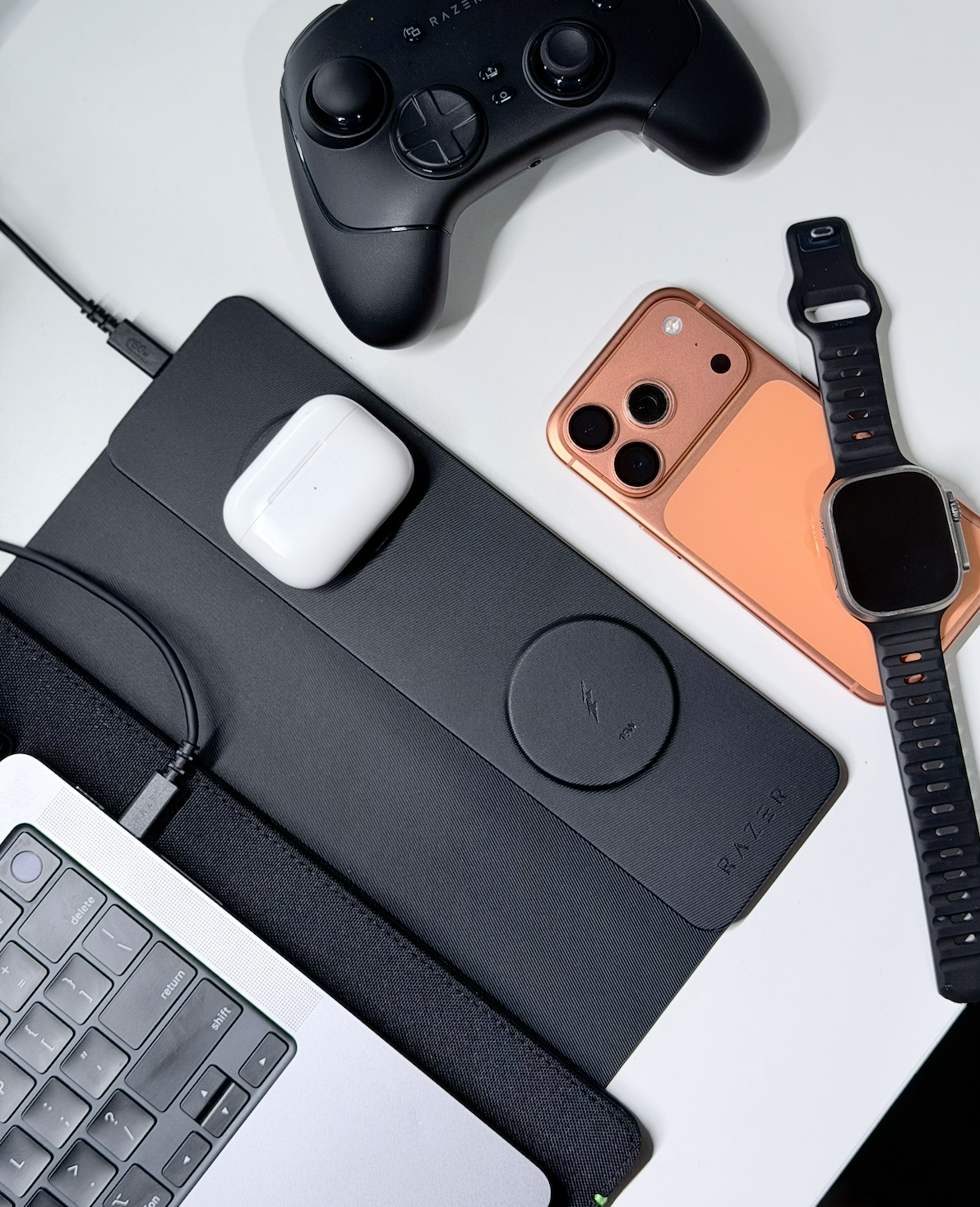Razer Laptop Sleeve 16 with Wireless Charging for Devices